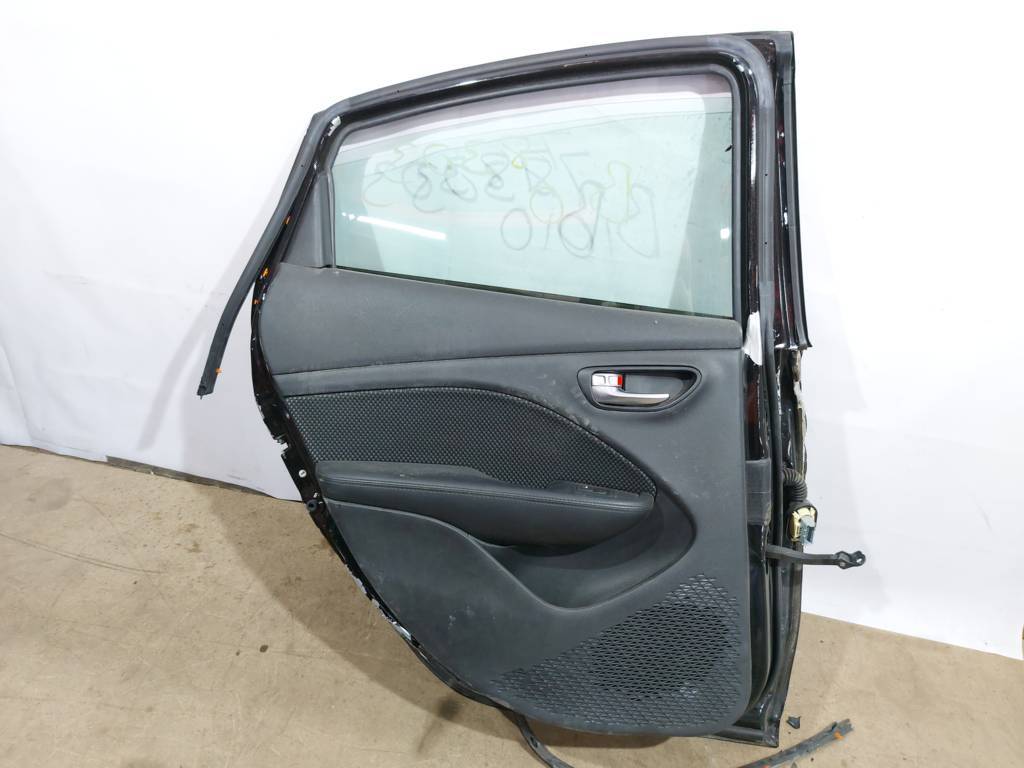 Dart Двері задні ліві Dodge Dart 2013-2019 68158727AD Dodge Dart 14