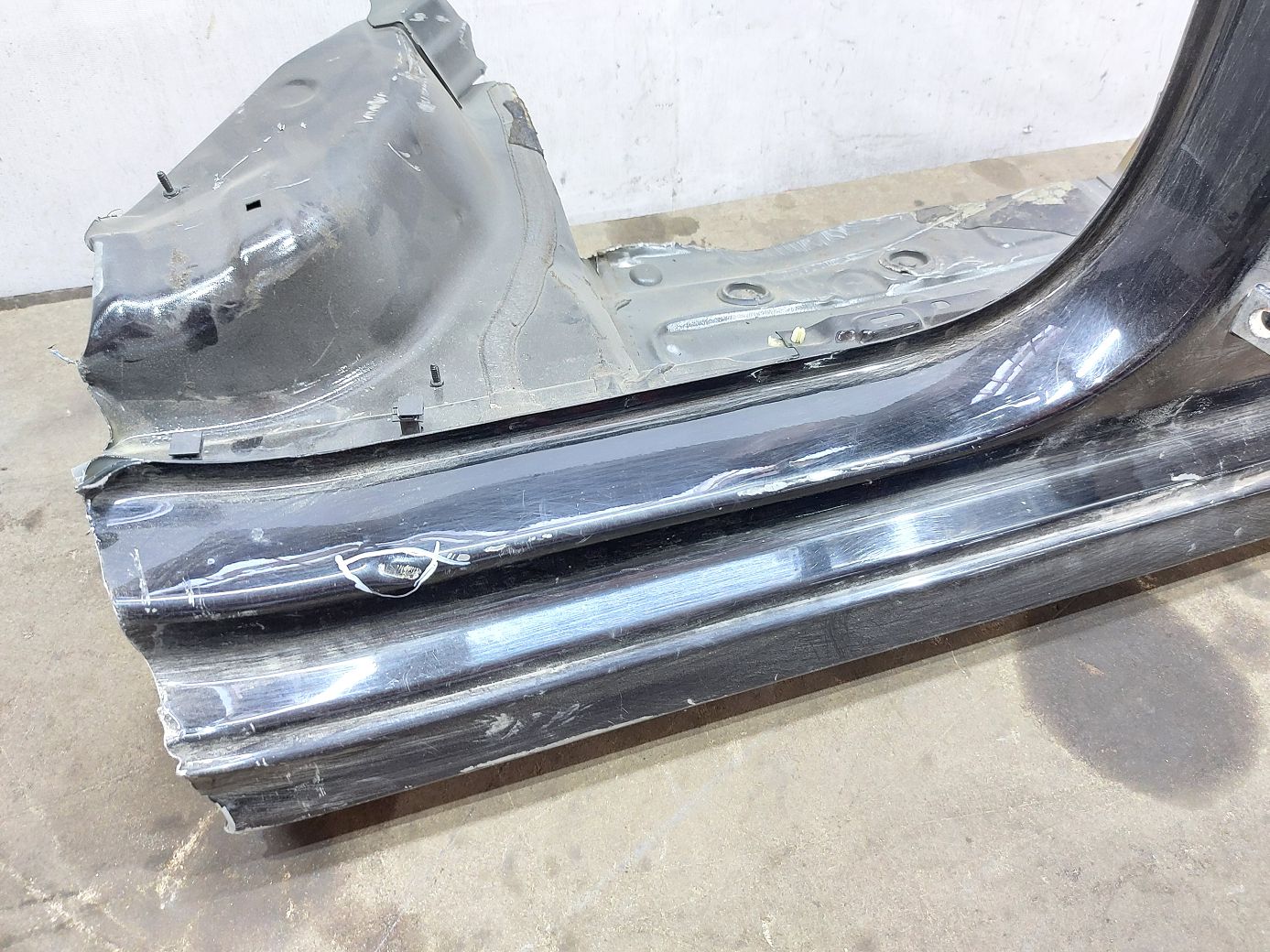 Passat s Стойка центральная правая (металл) Volkswagen Passat S 2012-2019 561809606A Volkswagen Passat S 3