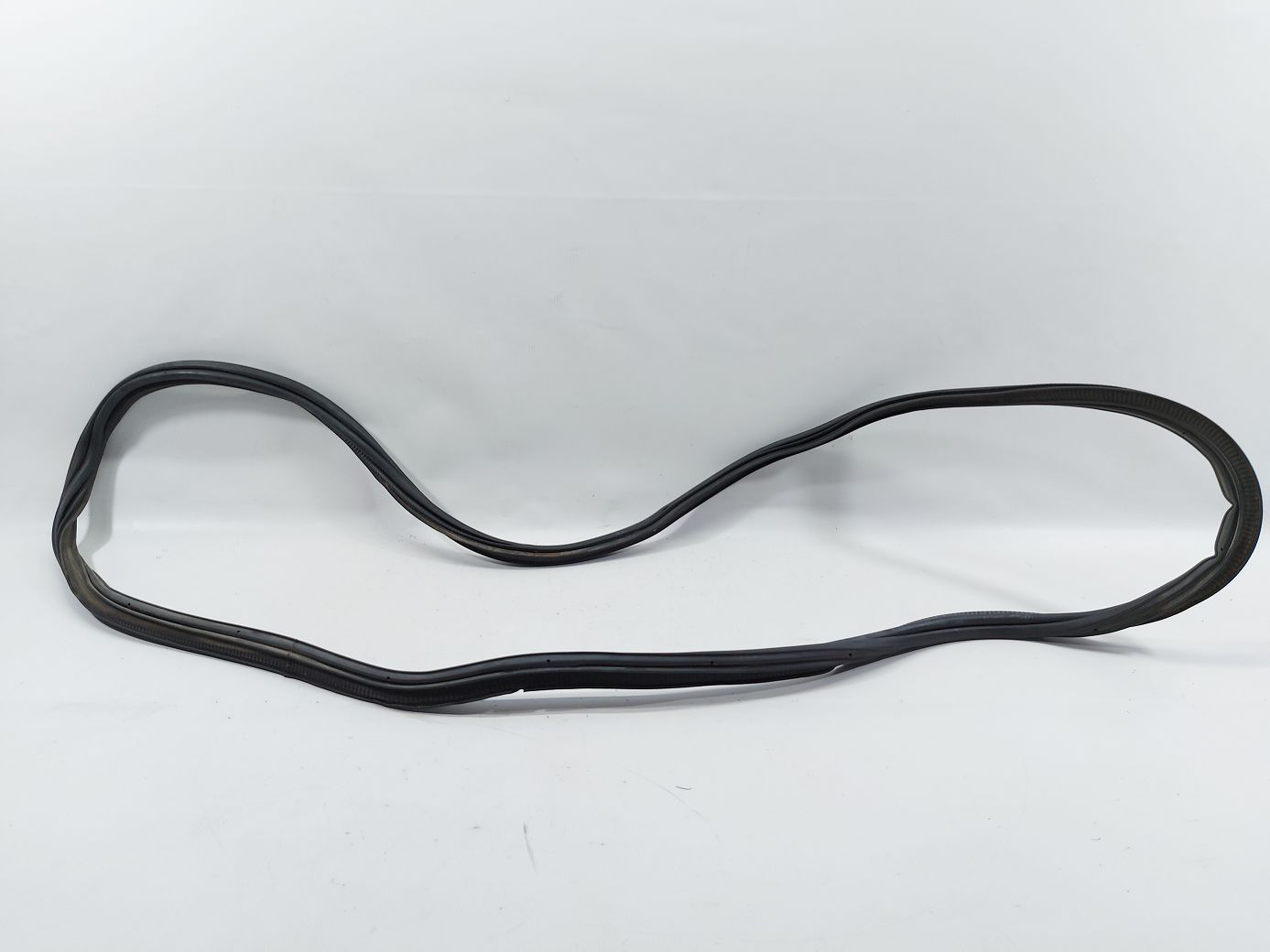 Regal. Ущільнювальна гумка багажного отвору Buick Regal 2014-2017 22804659 Buick Regal