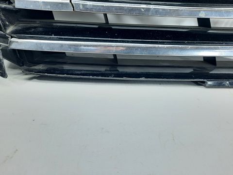 Товары с дефектами Решётка радиатора верхняя (дефект) Volkswagen Passat S 2012-2015 561853651B0QE Volkswagen Passat S 9 Товары с дефектами Решётка радиатора верхняя (дефект) Volkswagen Passat S 2012-2015 561853651B0QE Volkswagen Passat S 9