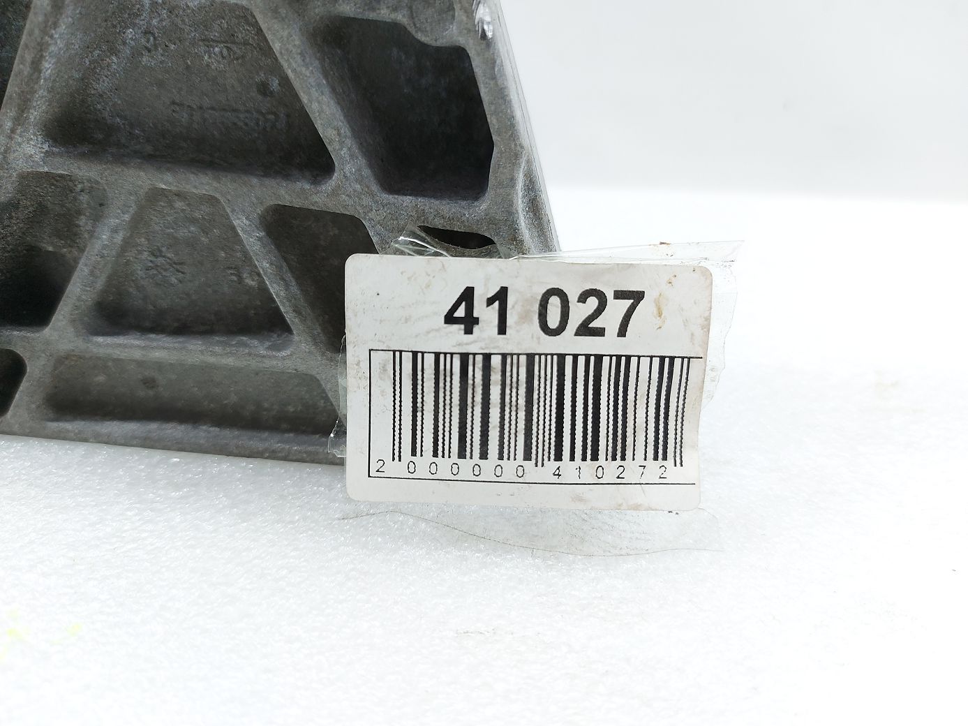 Malibu Кронштейн компресора кондиціонера Chevrolet Malibu 2016-2021 12691987 Chevrolet Malibu 3