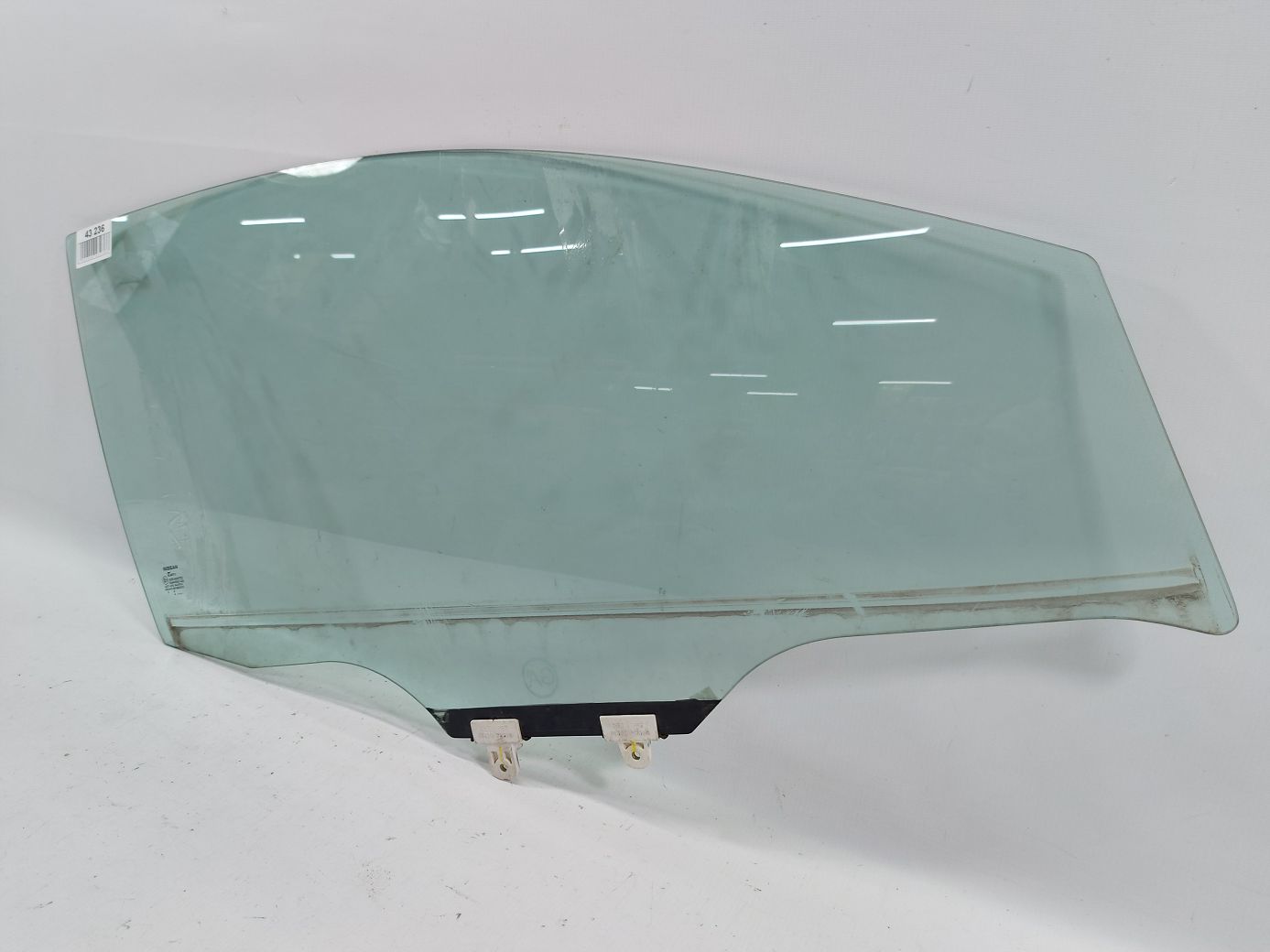 Sentra. Скло дверей передньої правої Nissan Sentra 2013-2019 803009AM0A Nissan Sentra