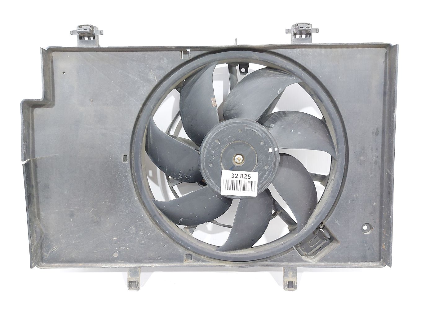 Fiesta sedan. Вентилятор системы охлаждения Ford Fiesta sedan 2011-2019 BV5Z8C607Q Ford Fiesta sedan