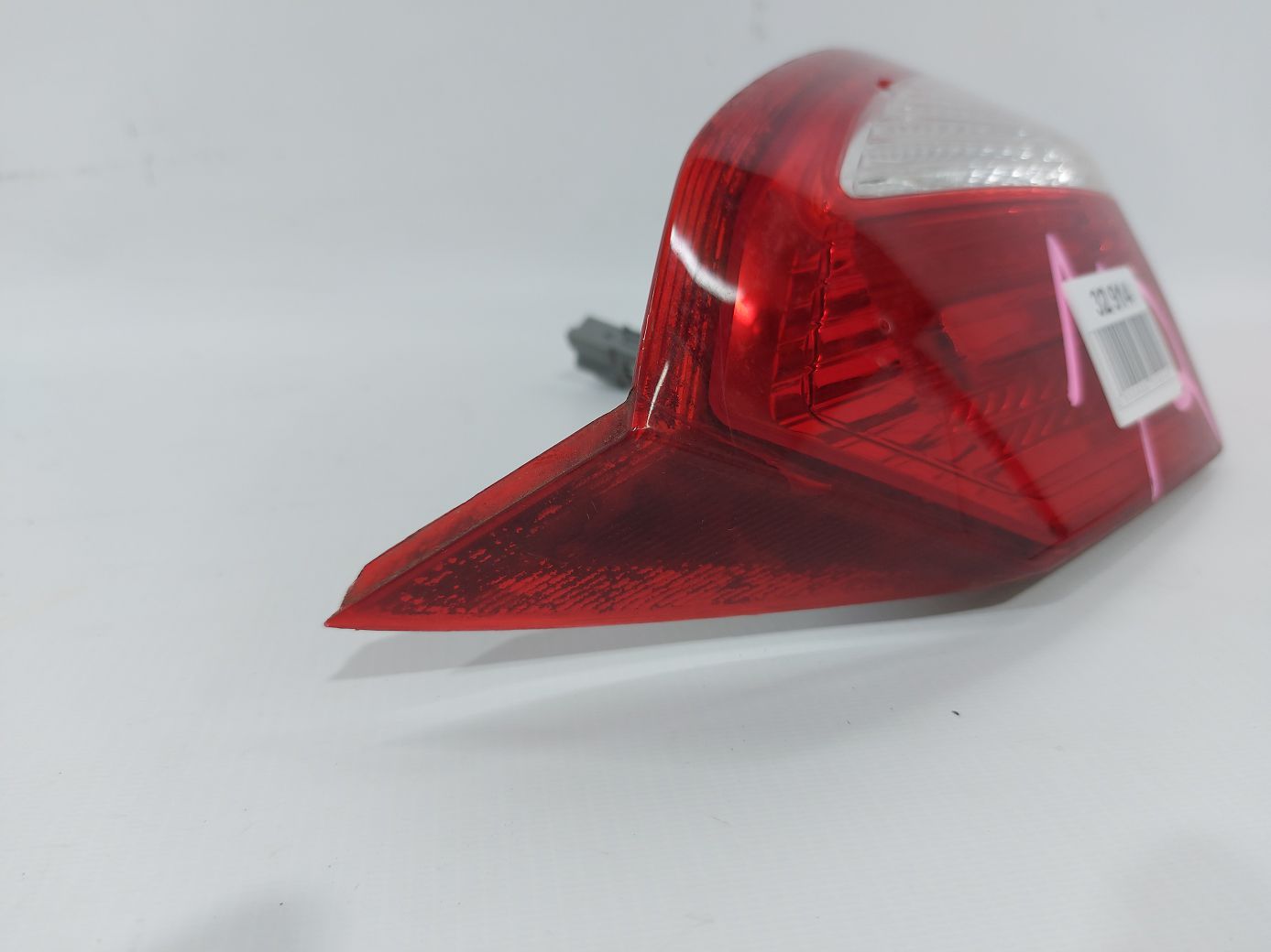 Товари з дефектами Ліхтар кришки багажника правий (дефект) Ford Fiesta sedan 2014-2019 D2BZ13404D Ford Fiesta sedan 3 Товари з дефектами Ліхтар кришки багажника правий (дефект) Ford Fiesta sedan 2014-2019 D2BZ13404D Ford Fiesta sedan 3