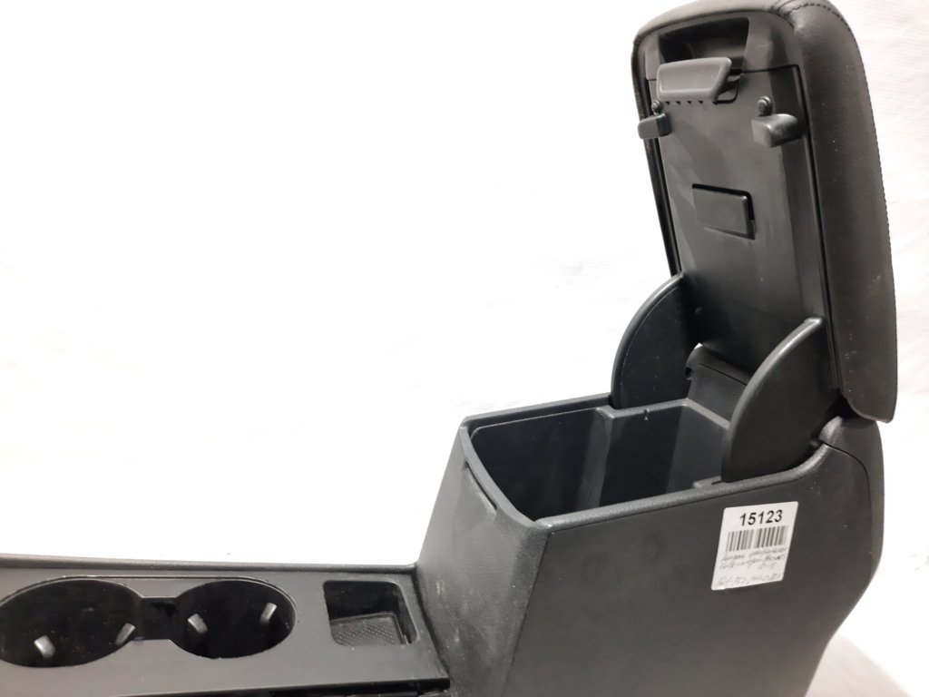 Passat s Консоль центральна Volkswagen Passat S 2012-2015 561863241C82V Volkswagen Passat S 26