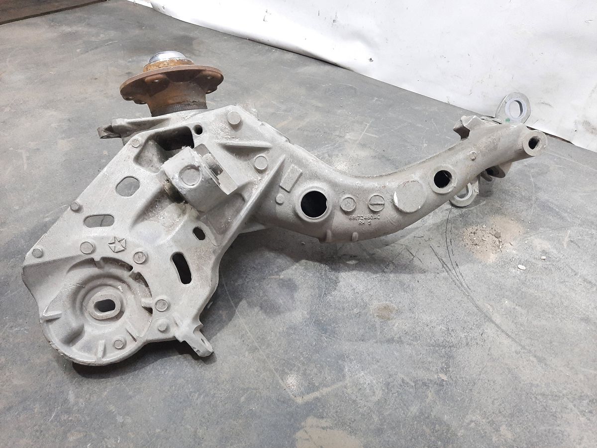 Dart Поворотний кулак задній правий Dodge Dart 2013-2019 68204866AC Dodge Dart 8