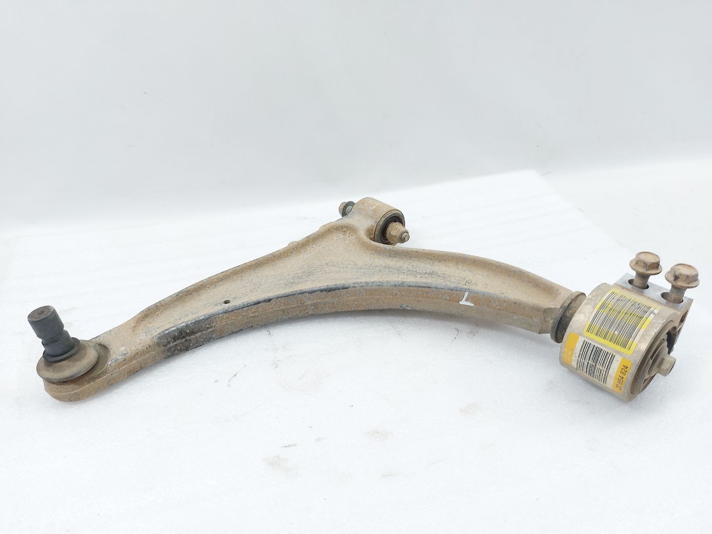 Regal. Важіль передній лівий нижній Buick Regal 2011-2017 23354433 Buick Regal