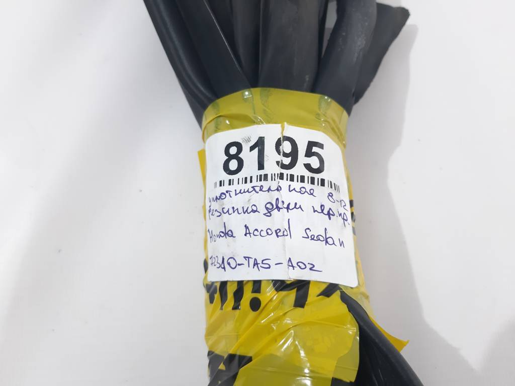 Accord Ущільнювальна гумка дверей передньої правої Honda Accord Sedan 2008-2012 72310TA5A02 Honda Accord Sedan 2