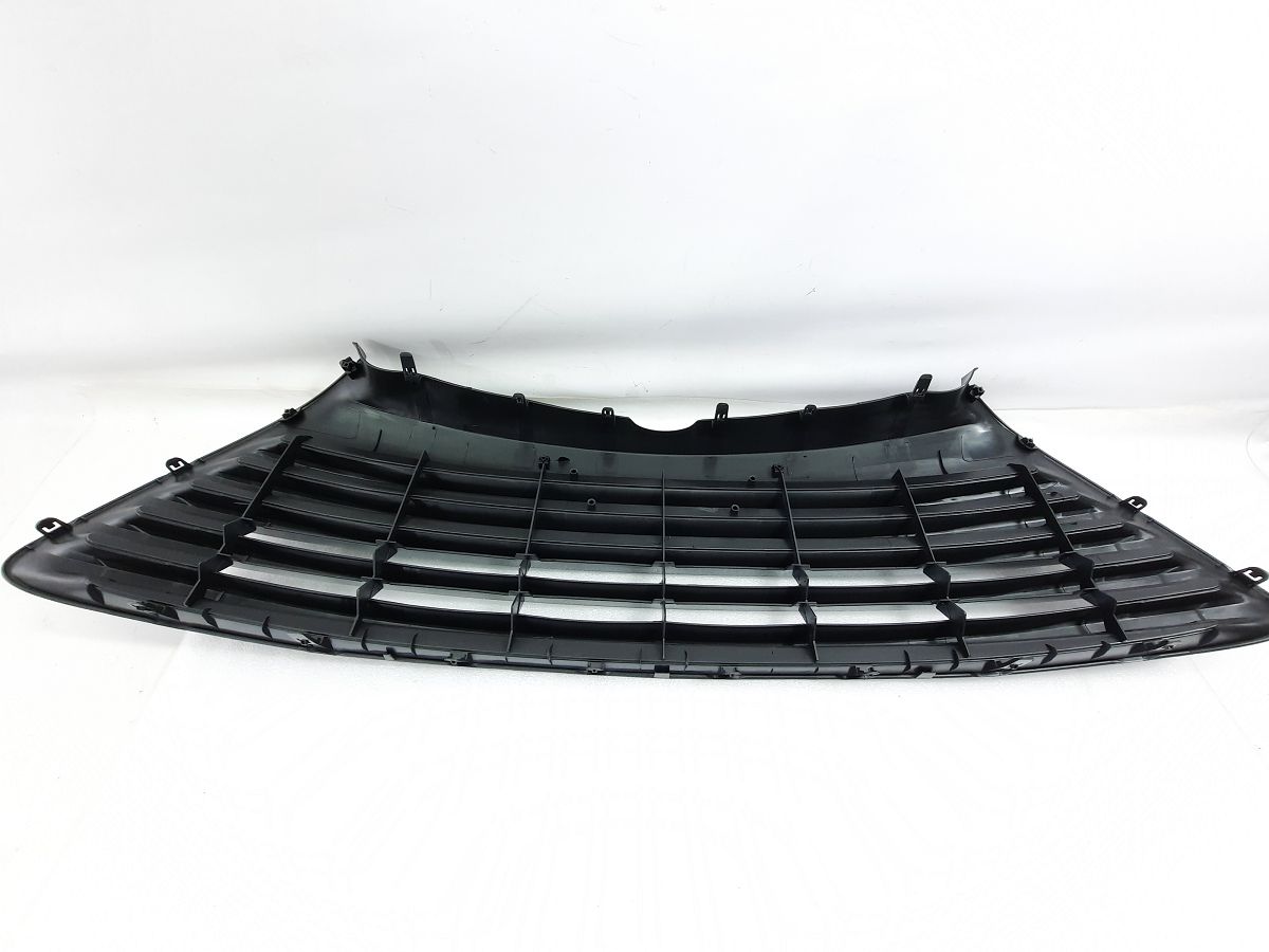 Товары с дефектами Решетка радиатора нижняя LE (слом крепление) Toyota Camry `2015-2017 5311206260 Toyota Camry 5