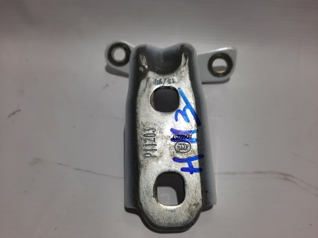 Volt Петля двері задньої ліва нижня Chevrolet Volt 2011-2019 13501715 Chevrolet Volt 6