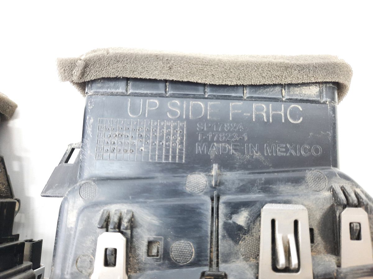 Sentra Решітка повітроводу торпеди центральна Nissan Sentra 2013-2019 250203RA0A Nissan Sentra 5