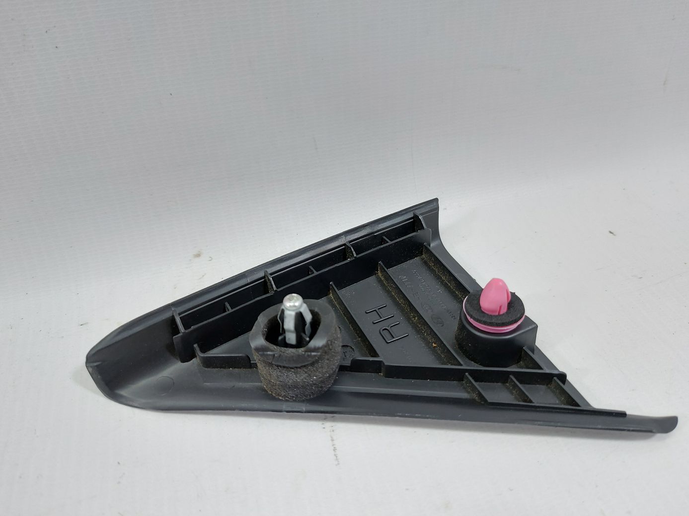 Sonata Кутник дверей задньої правої внутрішній Hyundai Sonata 2011-2015 839203S000RY Hyundai Sonata 3