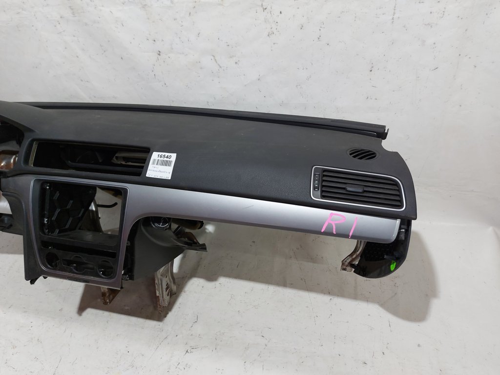 Passat s Торпеда Volkswagen Passat S 2012-2015 561857003L81X Volkswagen Passat S 11