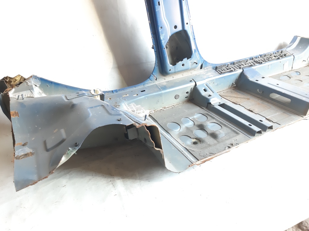 200 limited Стійка центральна ліва (метал) Chrysler 200 Limited 2015-2017 68104297AC Chrysler 200 Limited 2