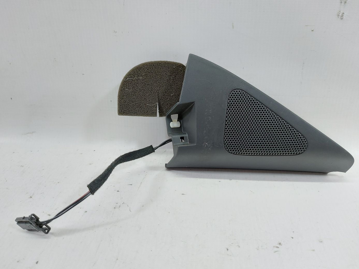 Tiguan. Куток дверей передньої правої внутрішній Volkswagen Tiguan 2009-2018 5N0837974G82V Volkswagen Tiguan Tiguan. Куток дверей передньої правої внутрішній Volkswagen Tiguan 2009-2018 5N0837974G82V Volkswagen Tiguan