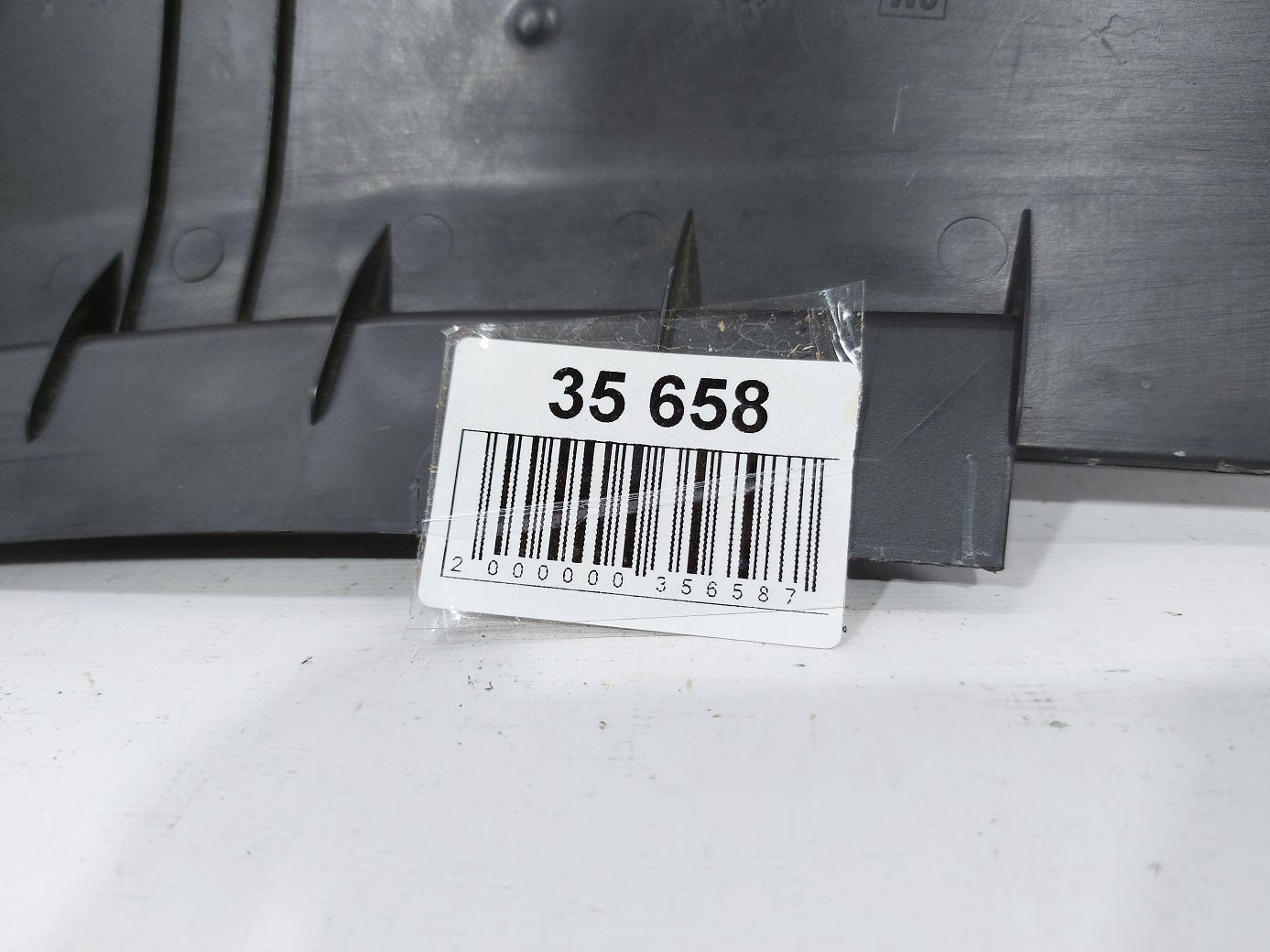 Trax Накладка воздуховода под лобовое стекло Chevrolet Trax 2016-2019 94539294 Chevrolet Trax 3