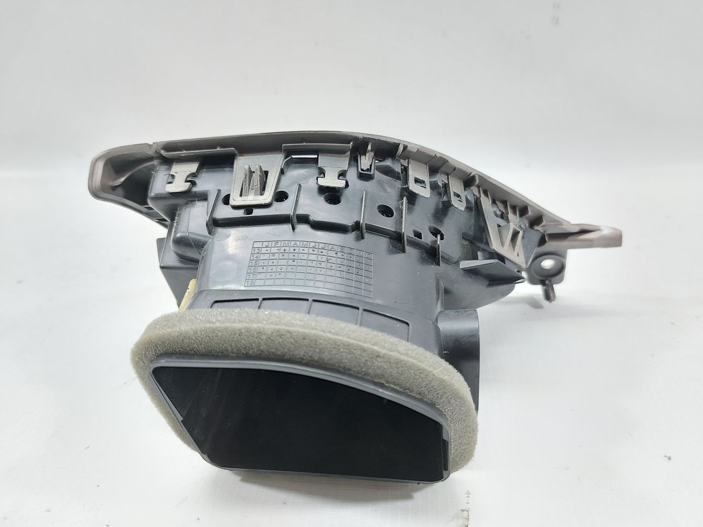 Cherokee Воздуховод торпеды правый Jeep Cherokee 2014-2018 75528A01 Jeep Cherokee 3