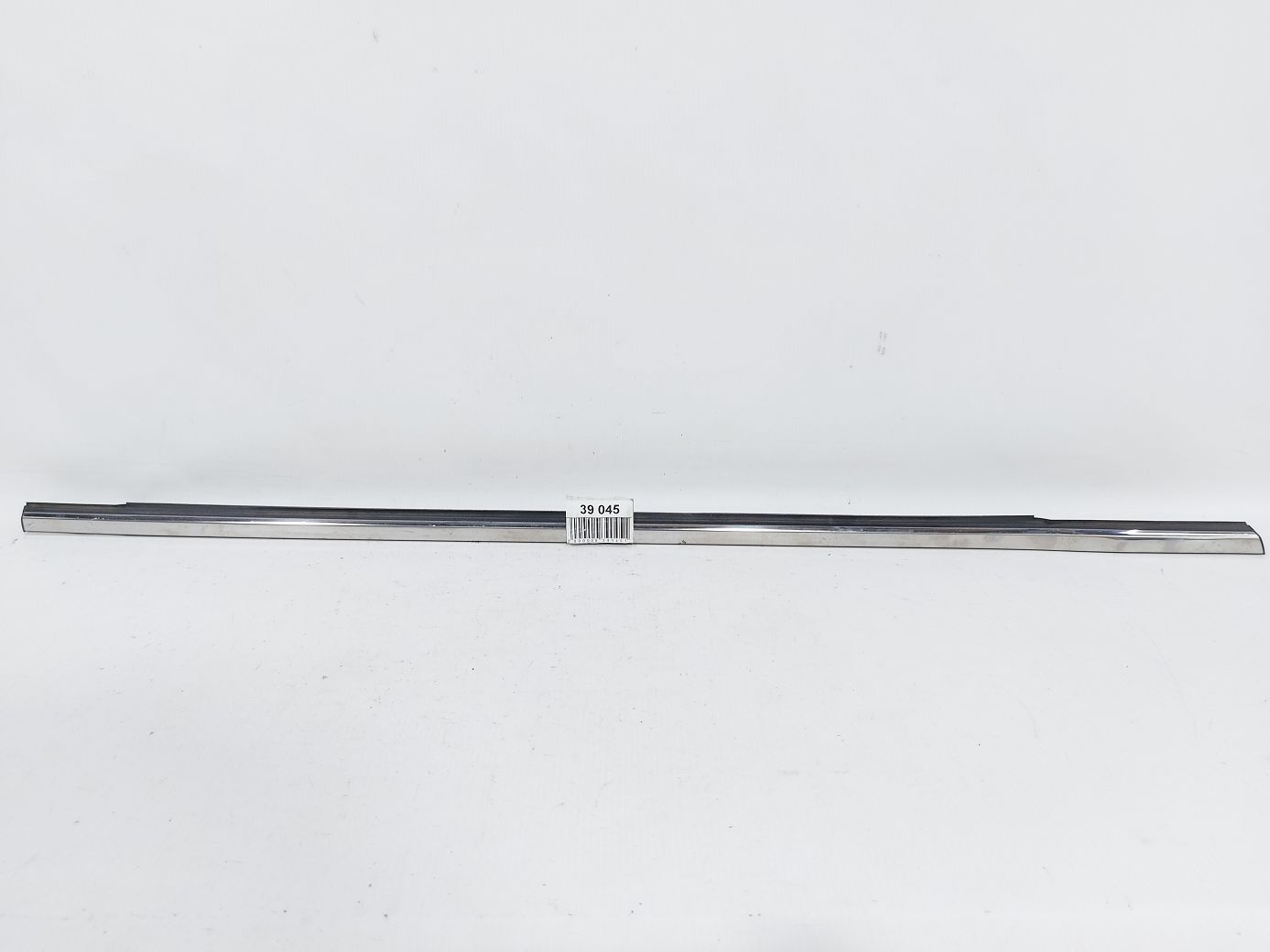 Altima. Ущільнювальна гумка скла передньої лівої (хром) Nissan Altima 2013-2018 808213TA0A Nissan Altima