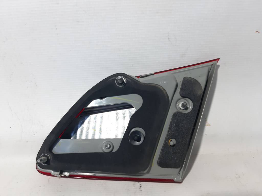 Sentra Ліхтар кришки багажника лівий Nissan Sentra 2016-2019 265553YU5A Nissan Sentra 12