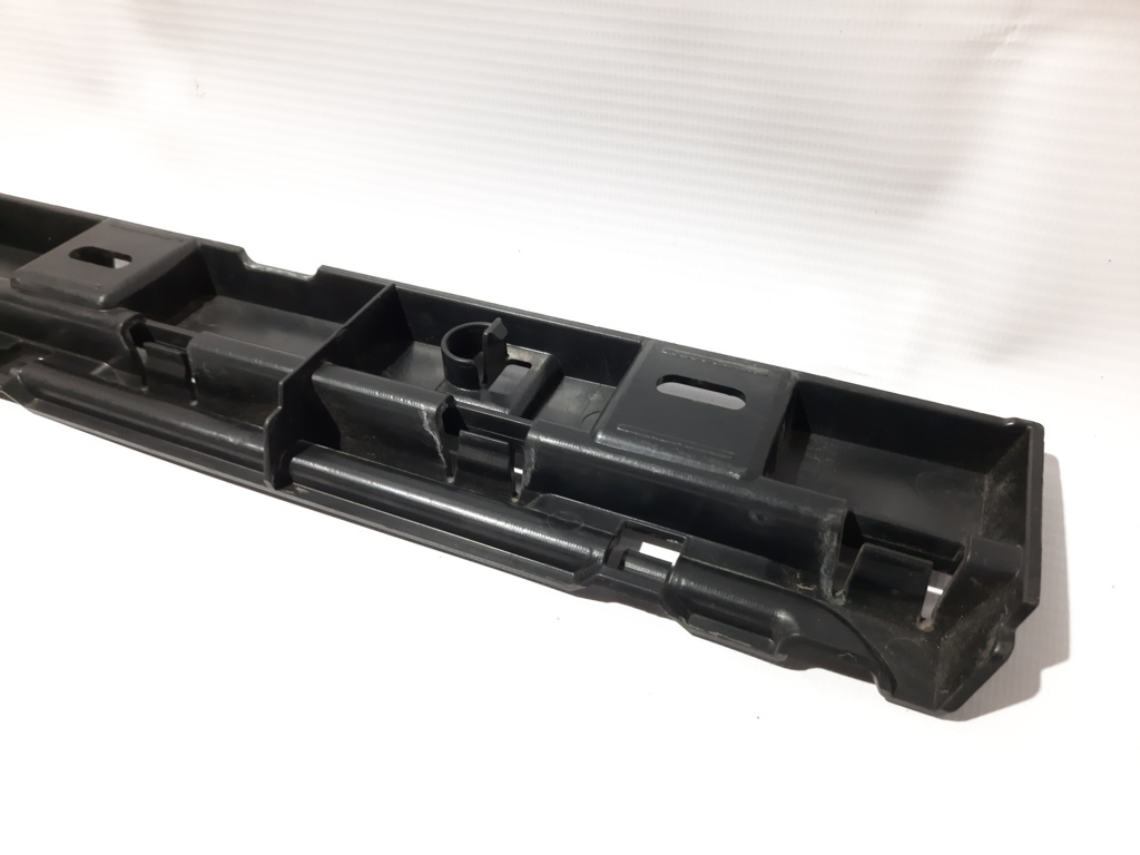 7 series Кріплення накладки порога переднє ліве BMW 7 2012 7187101 BMW 7 5