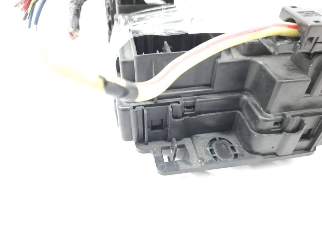 Fusion Блок предохранителей моторного отсека Ford Fusion 2014 DG9T15604 Ford Fusion 11