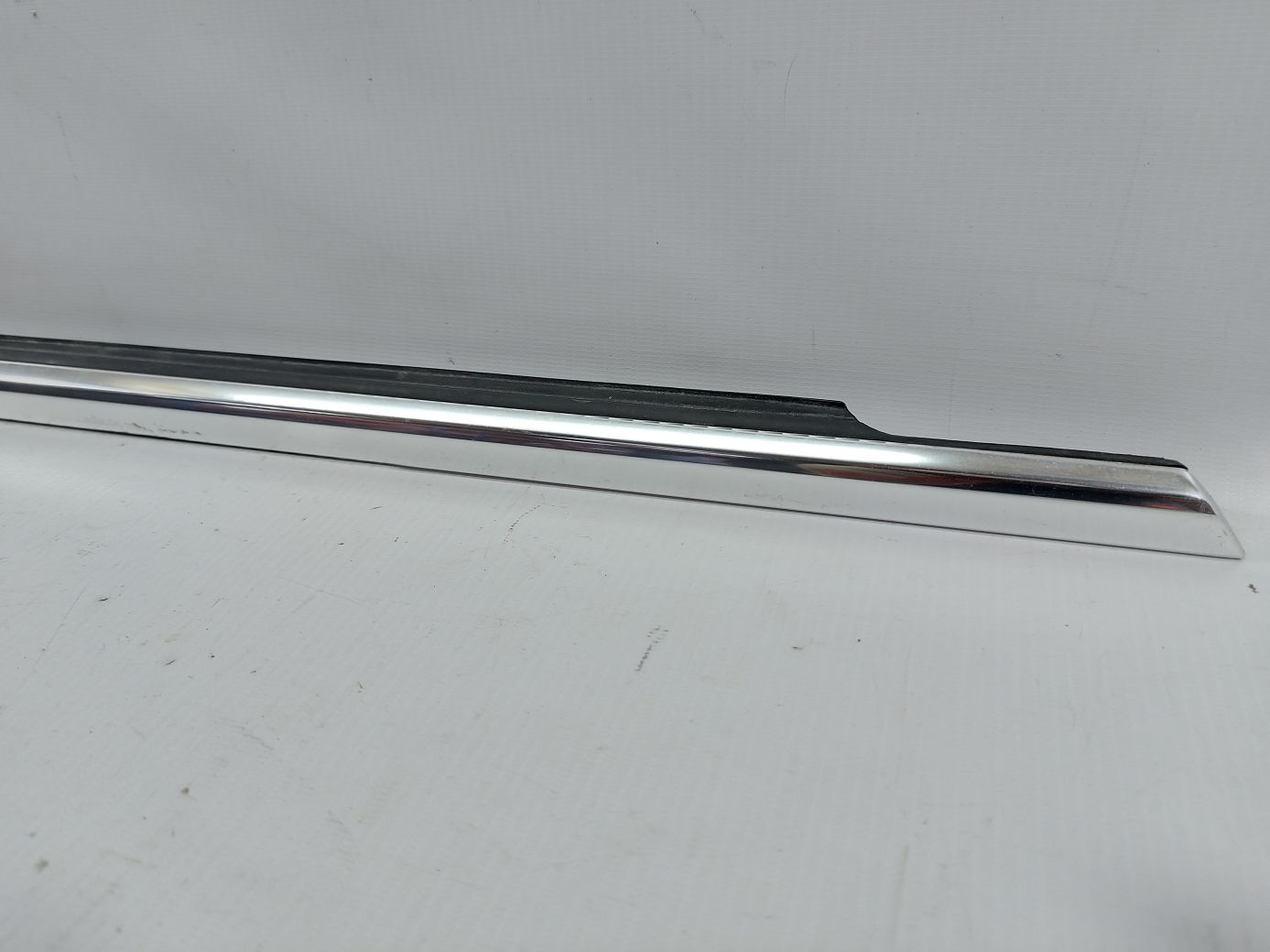 Ats Ущільнювальна гумка скла двері задньої лівої зовнішня Cadillac ATS 2013-2018 22970643 Cadillac ATS 2