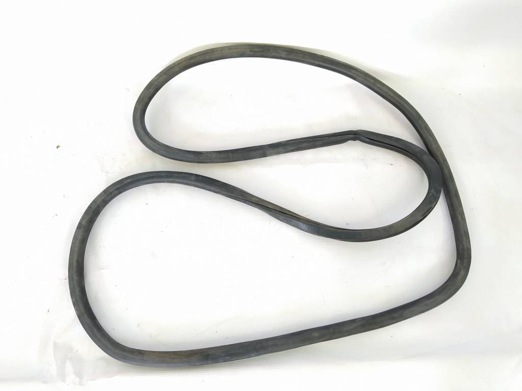 200 limited. Ущільнювальна гумка прорізу дверей передньої правої Chrysler 200 Limited 2015-2017 68144958AC Chrysler 200 Limited