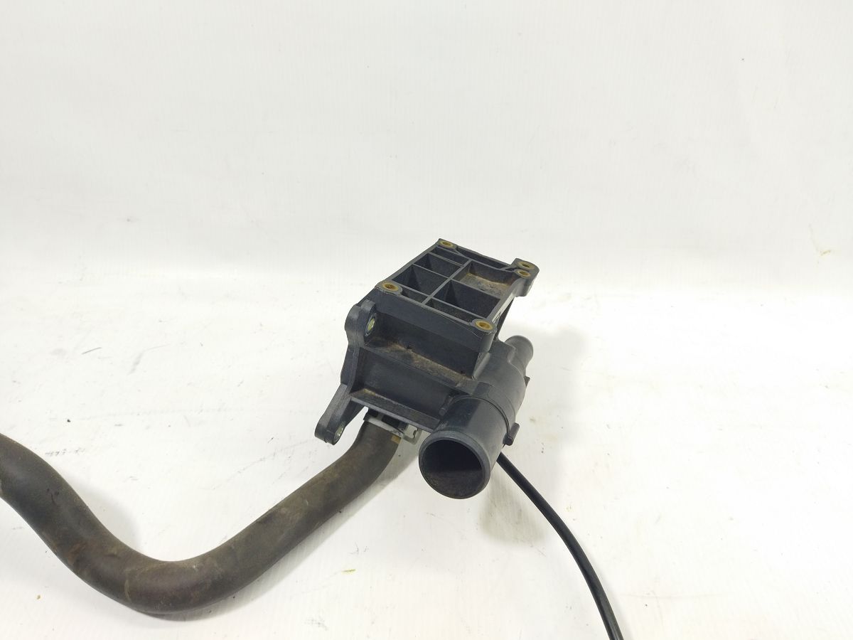 Escape Фланець системи охолодження Ford Escape 2013-2019 6S4Z8K556A Ford Escape 4