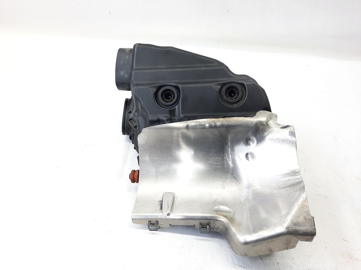 7 series. Корпус повітряного фільтра лівий BMW 7 2012 13717577464 BMW 7