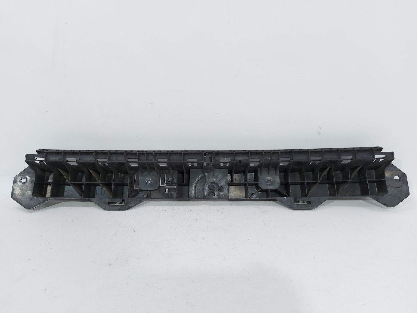 Charger Кріплення заднього бампера центральне Dodge Charger 2011-2014 57010616AC Dodge Charger 3 Charger Кріплення заднього бампера центральне Dodge Charger 2011-2014 57010616AC Dodge Charger 3