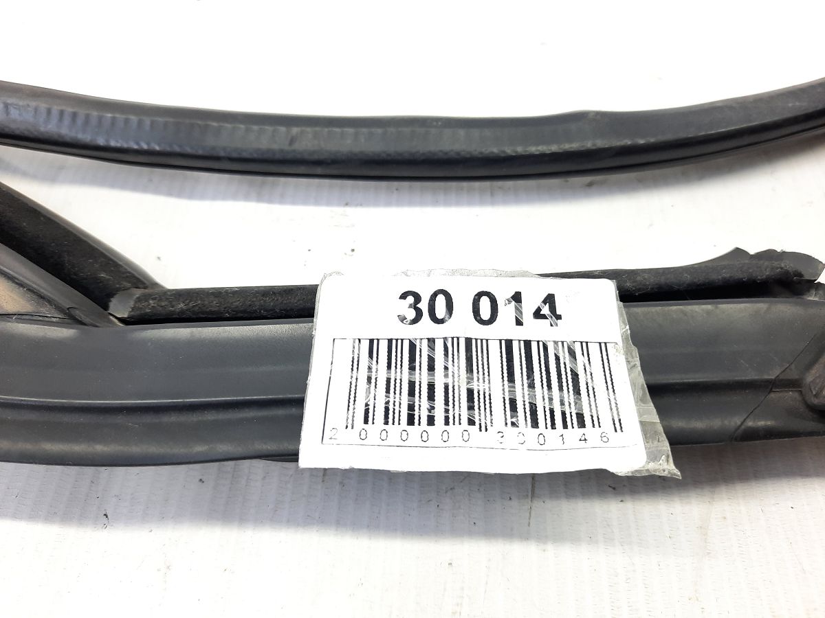Passat s Молдинг скла зовнішні двері задньої лівої Volkswagen Passat S 2012-2020 561839643A Volkswagen Passat S 11