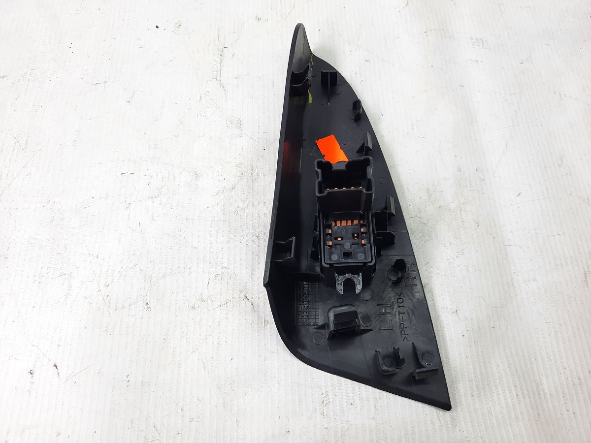 Sentra Кнопка склопідйомника двері задньої лівої Nissan Sentra 2013-2019 829613SG0B Nissan Sentra 4 Sentra Кнопка склопідйомника двері задньої лівої Nissan Sentra 2013-2019 829613SG0B Nissan Sentra 4