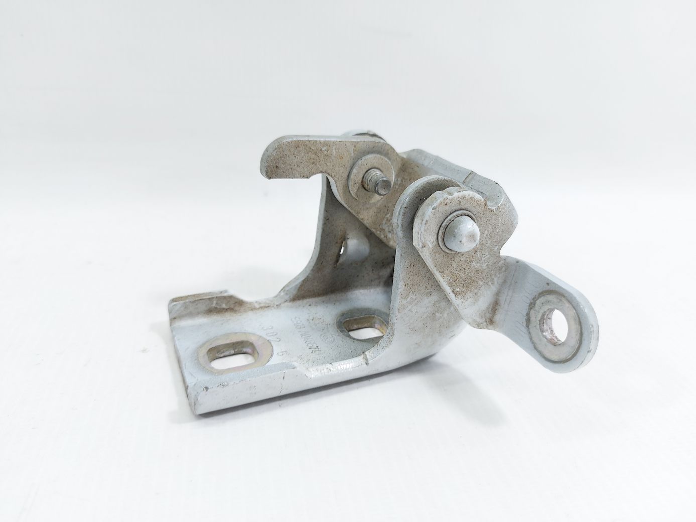 Regal. Петля двери передней правой верхняя Buick Regal 2011-2017 13281821 Buick Regal