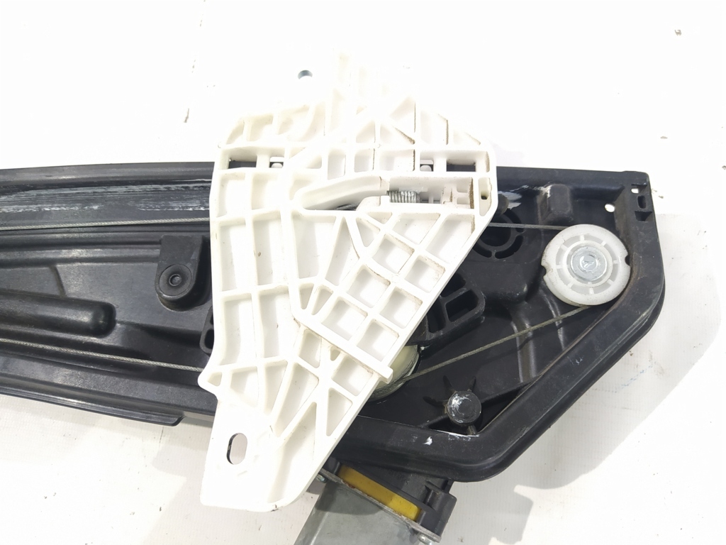 Veloster Склопідйомник дверей задньої правої Hyundai Veloster 2012-2017 834022V000 Hyundai Veloster 8