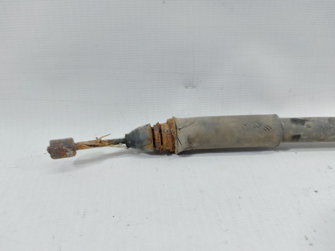 Malibu Трос стояночного тормоза (короткий) Chevrolet Malibu 2013 23227766 Chevrolet Malibu 3