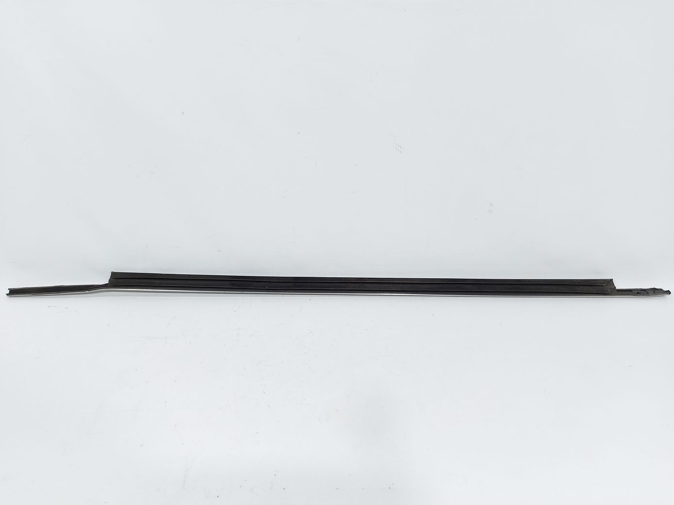 Mkt Уплотнительная резинка стекла двери передней левой наружн Lincoln MKT 2010-2019 AE9Z7420758A Lincoln MKT 4