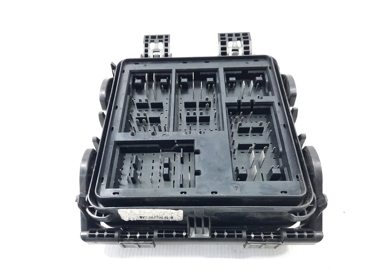 Ats Блок запобіжників під капотом Cadillac ATS 2013-2014 22953291 Cadillac ATS 2