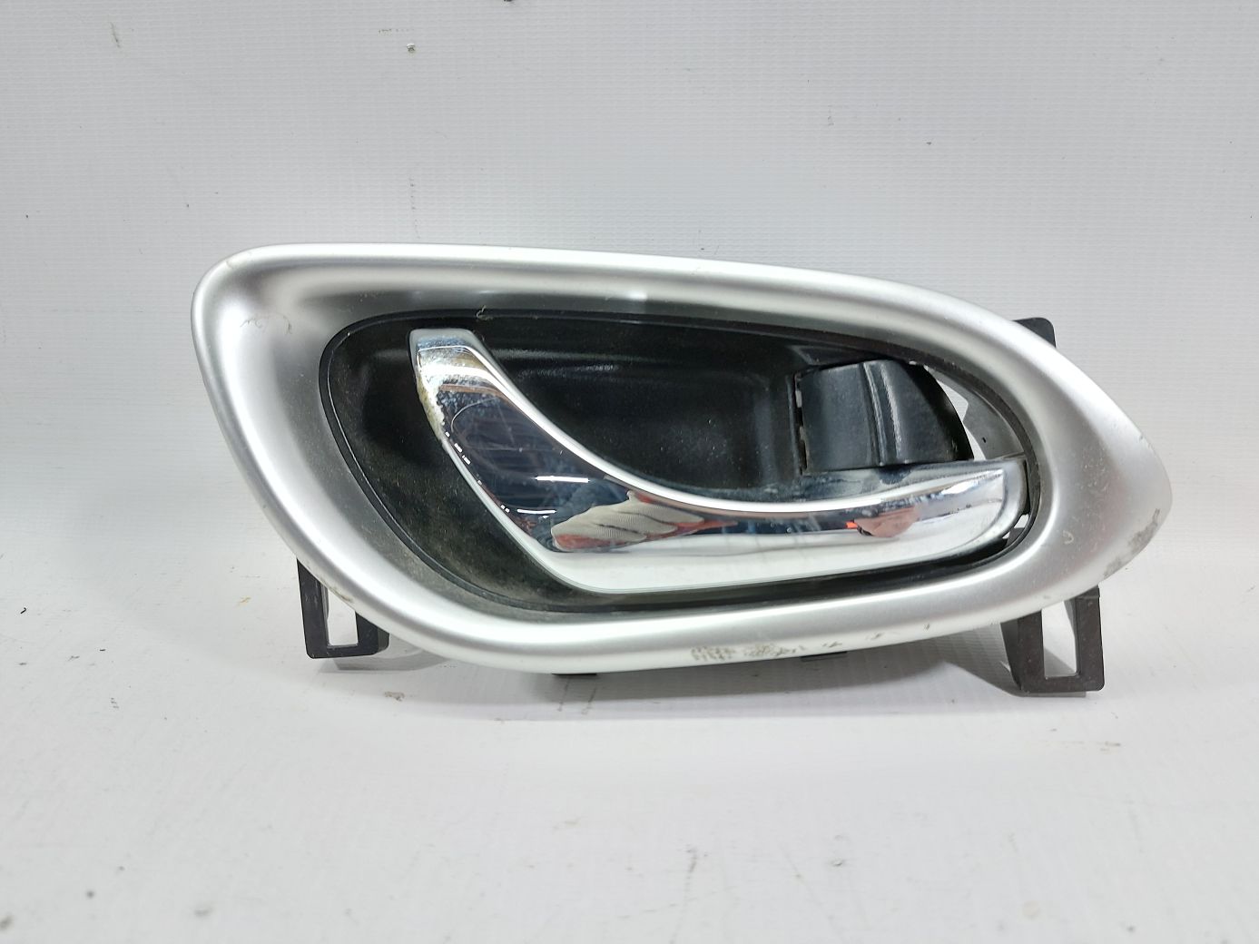  Ручка дверей передньої правої внутрішня (хром) Nissan Sentra `2013-2019 806703SG0C Nissan Sentra 1