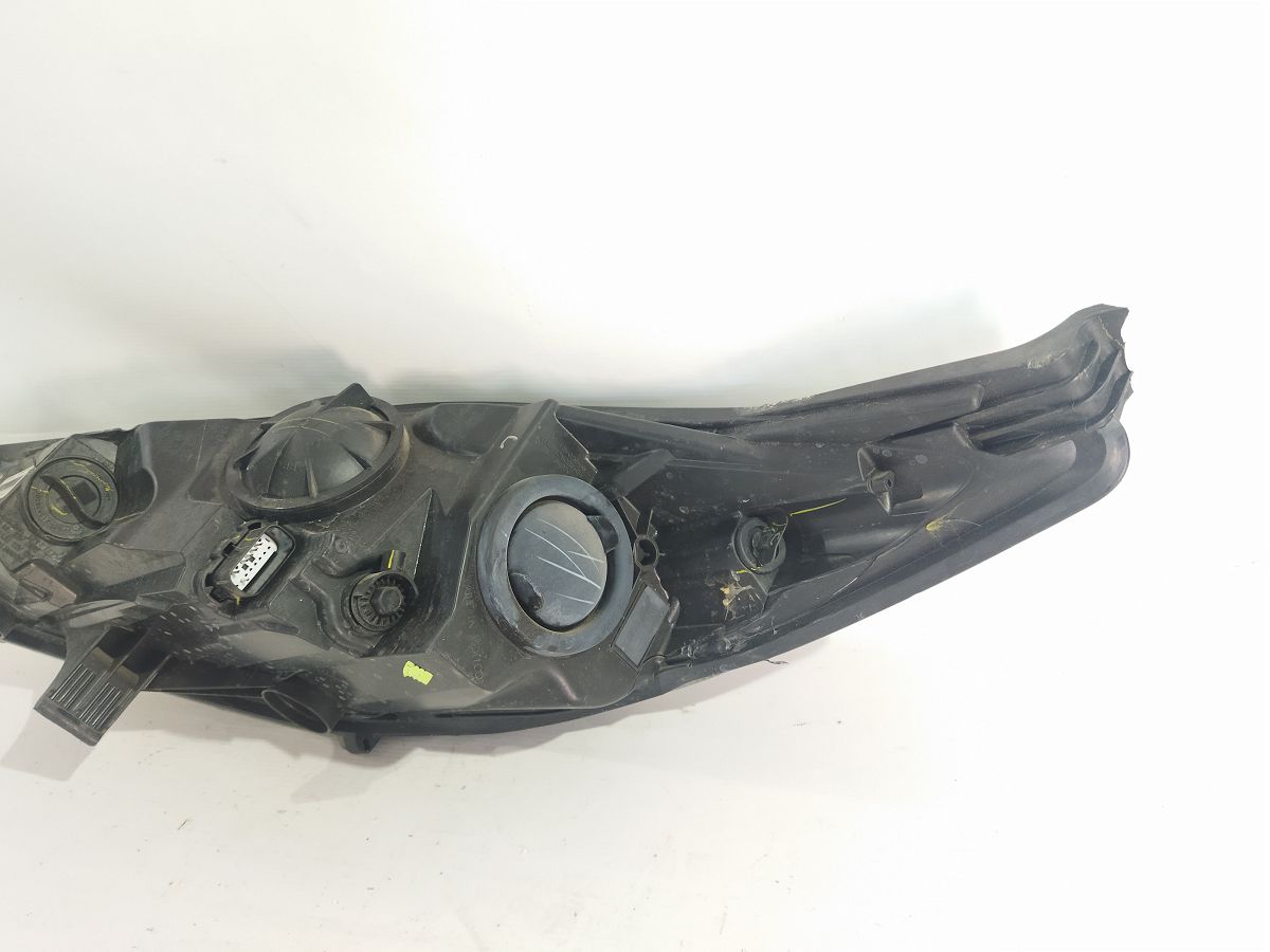 Товари з дефектами Фара передня права (бита) Ford Fiesta 2014-2019 D2BZ13008J Ford Fiesta 6 Товари з дефектами Фара передня права (бита) Ford Fiesta 2014-2019 D2BZ13008J Ford Fiesta 6