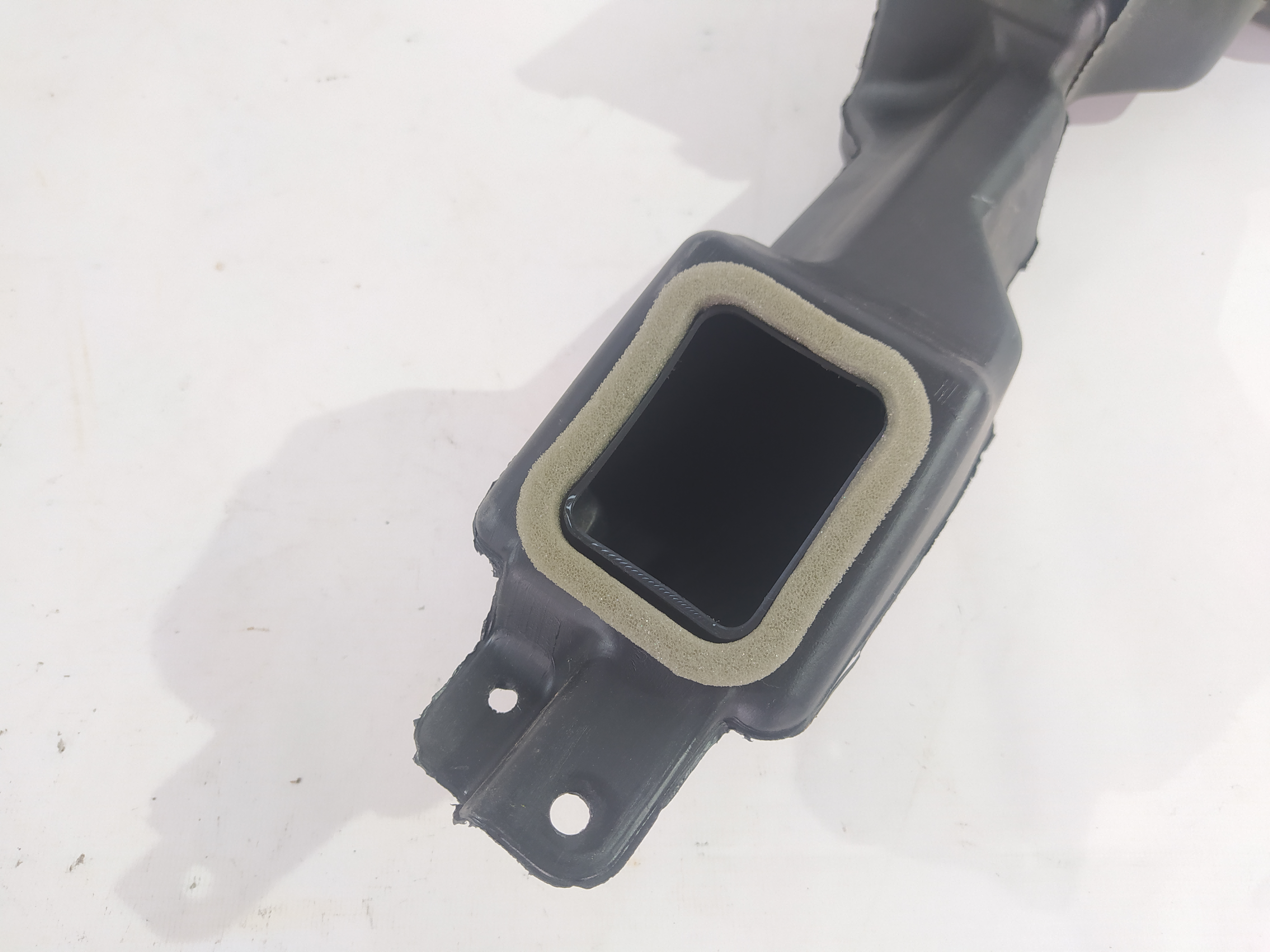 C-max Патрубок охолодження батареї нижній лівий Ford C-Max 2013-2018 FM5Z10C665F Ford C-Max 2