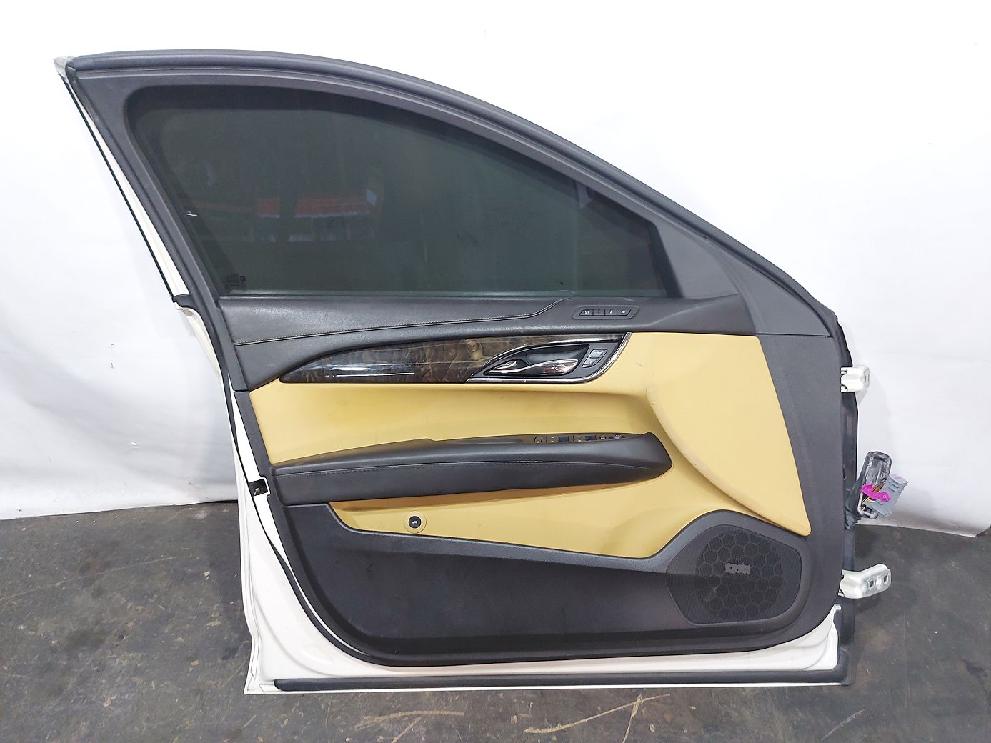 Ats Двері передні ліві без карти Cadillac ATS 2013-2016 84200616 Cadillac ATS 6