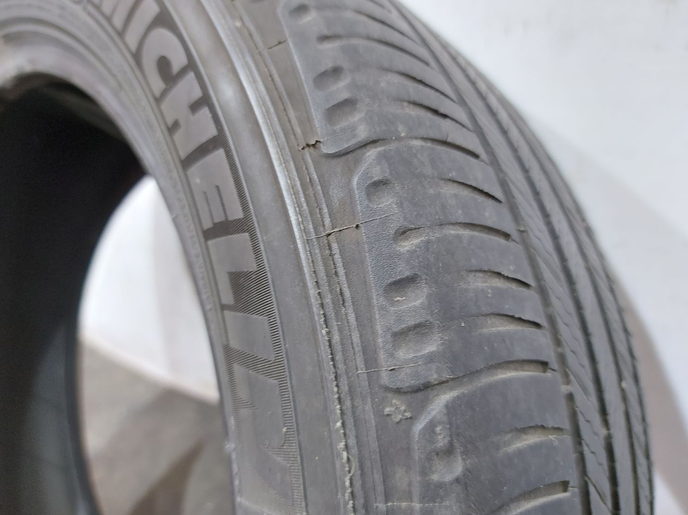  Резина Mishlen 215/55R17 3