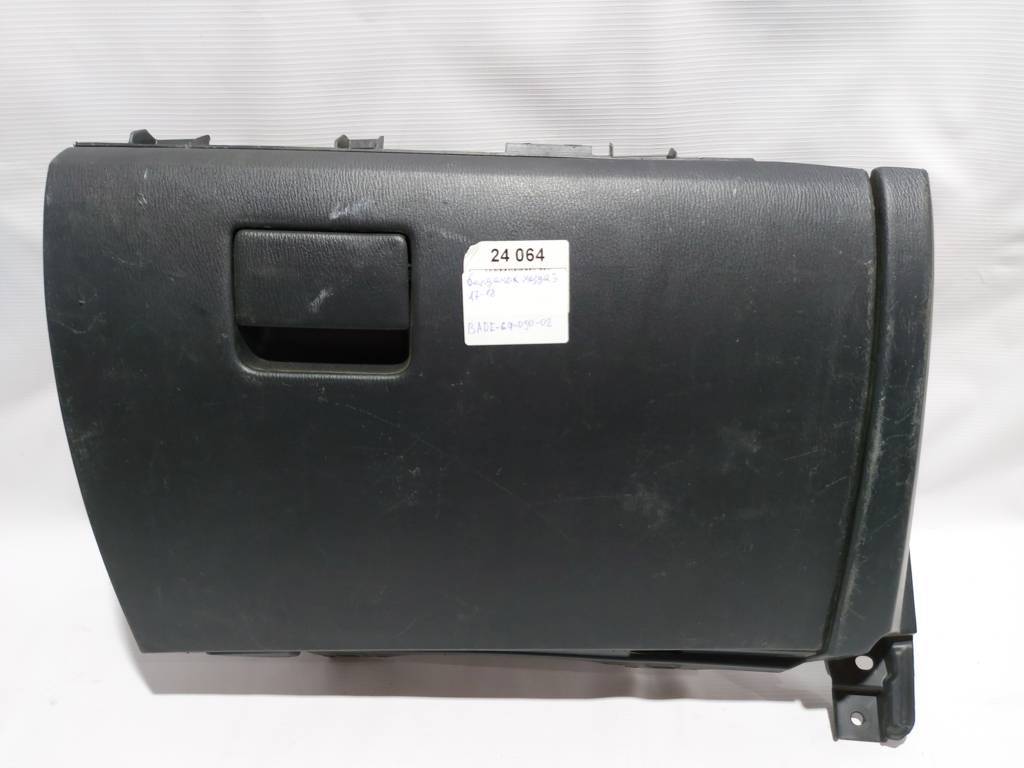 3 Бардачок Mazda 3 2017-2018 BADE6403002 Mazda 3 1