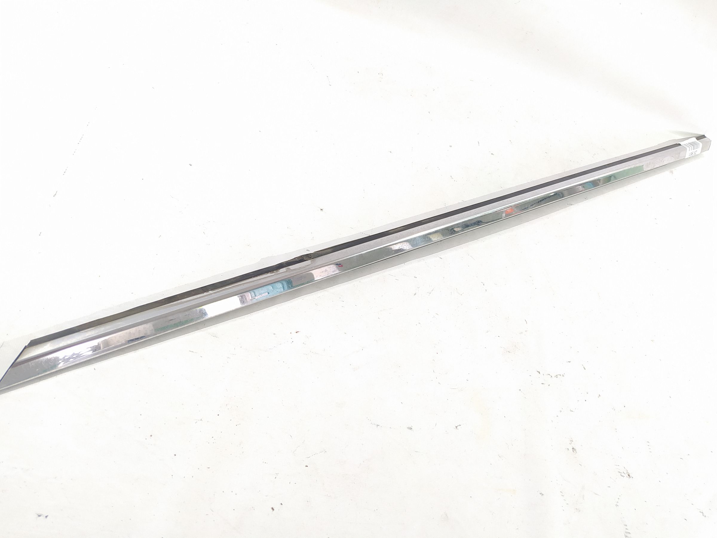 Cts. Ущільнювач скла (молдинг) двері передньої лівої зовнішній Cadillac CTS 2008-2014 22923353 Cadillac CTS