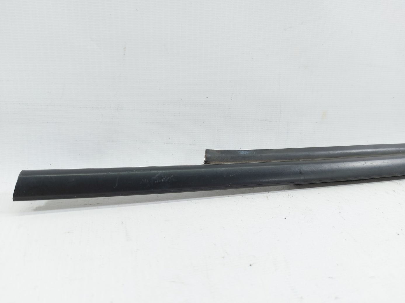 Prius c Уплотнительная резинка двери задней левой наружная Toyota Prius C 2012-2019 6823052180 Toyota Prius C 2