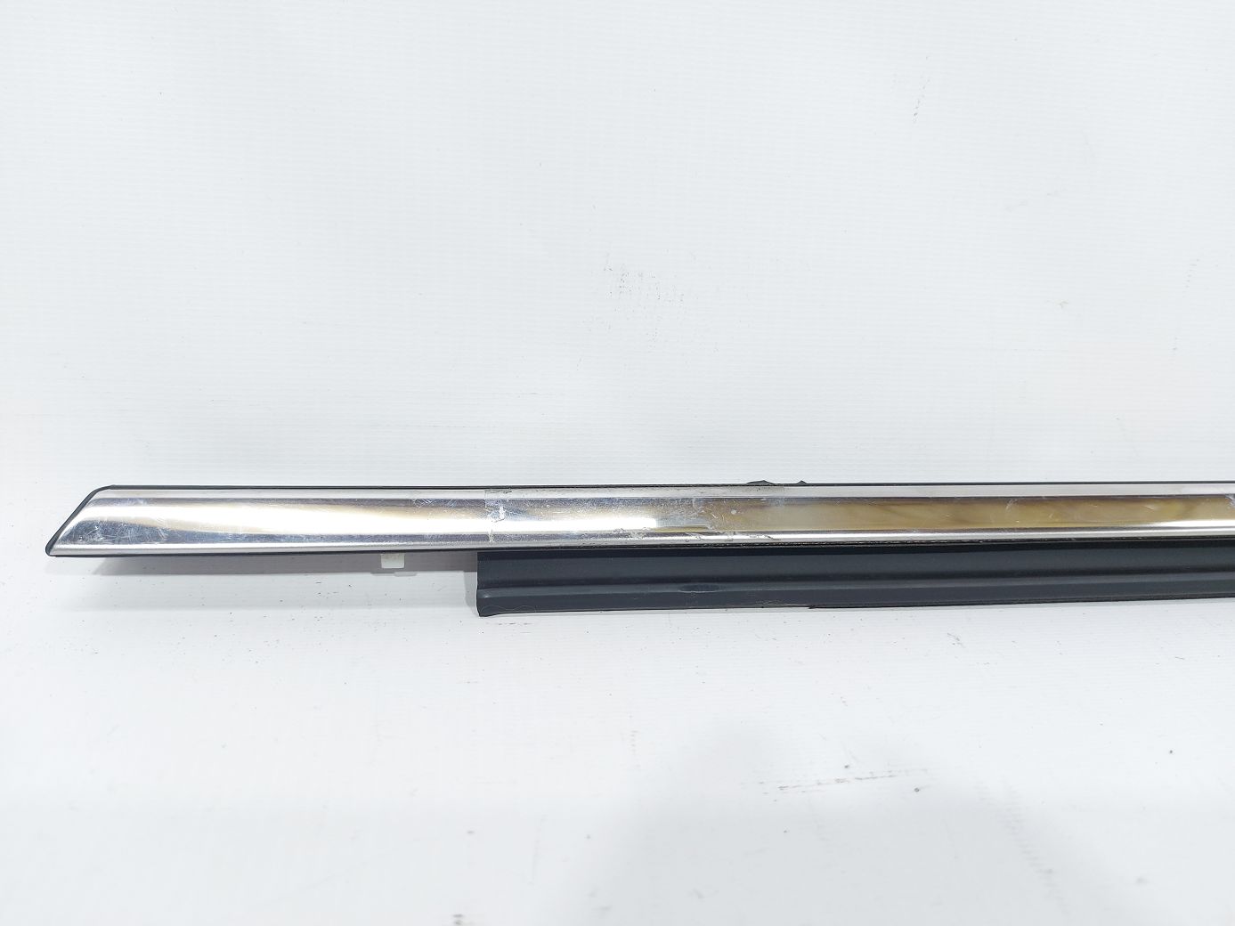 Equinox Ущільнювальна гумка скла передньої лівої двері зовнішня Chevrolet Equinox 2011-2017 23193172 Chevrolet Equinox 3