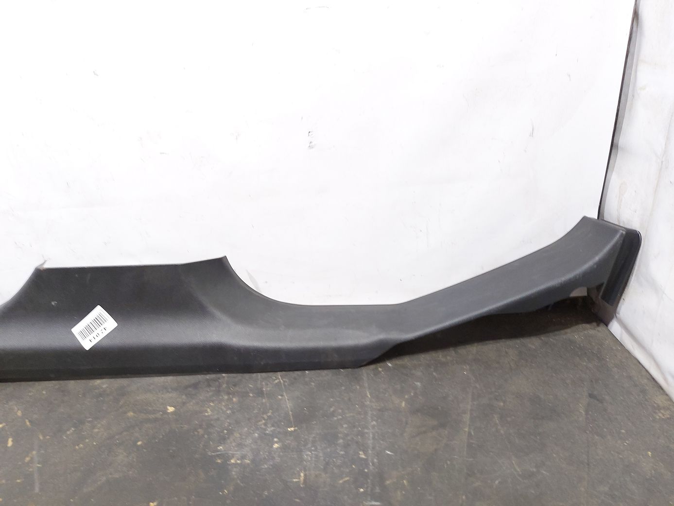 Regal Обшивка порога правого Buick Regal 2011-2017 22870182 Buick Regal 2