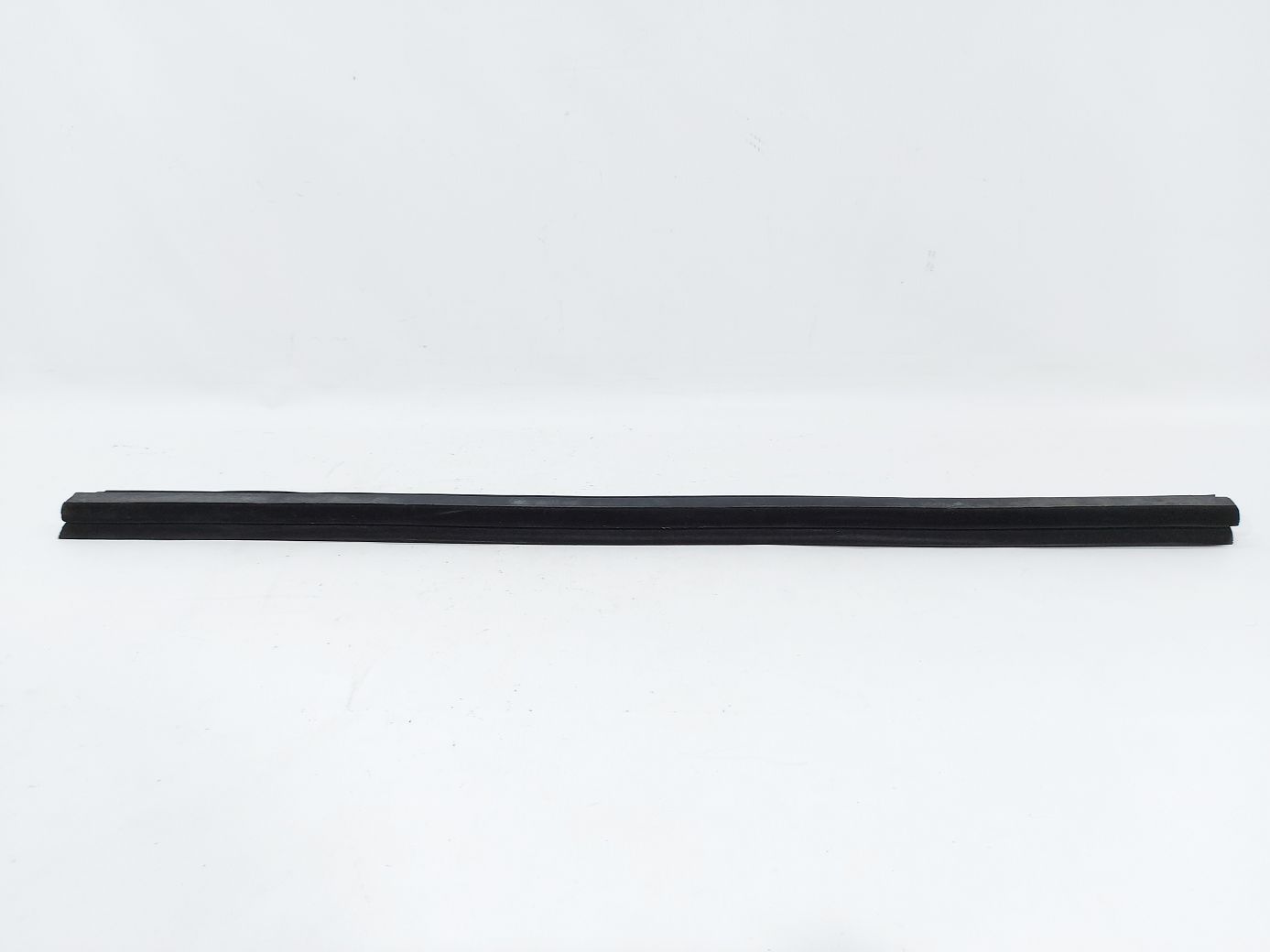 Mkt Уплотнительная резинка стекла двери передней левой внутр Lincoln MKT 2010-2019 AE9Z7421457A Lincoln MKT 2