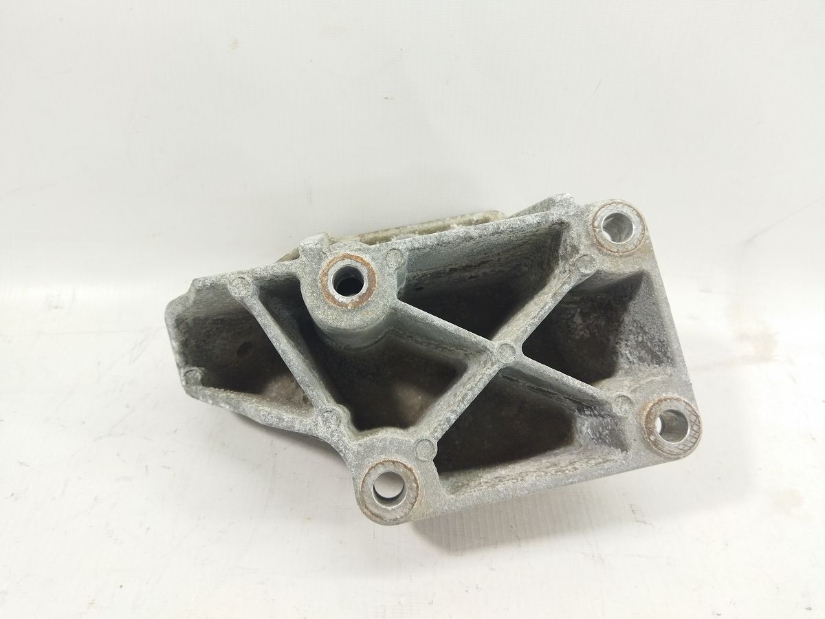 Charger Кронштейн подушки двигуна правий Dodge Charger 2011-2020 4726026AB Dodge Charger 3 Charger Кронштейн подушки двигуна правий Dodge Charger 2011-2020 4726026AB Dodge Charger 3