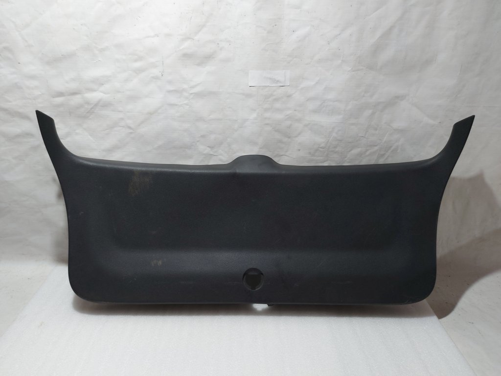 Jetta wagon Обшивка кришки багажника нижня Volkswagen Jetta wagon 2009-2014 1K9867605B82V Volkswagen Jetta 1